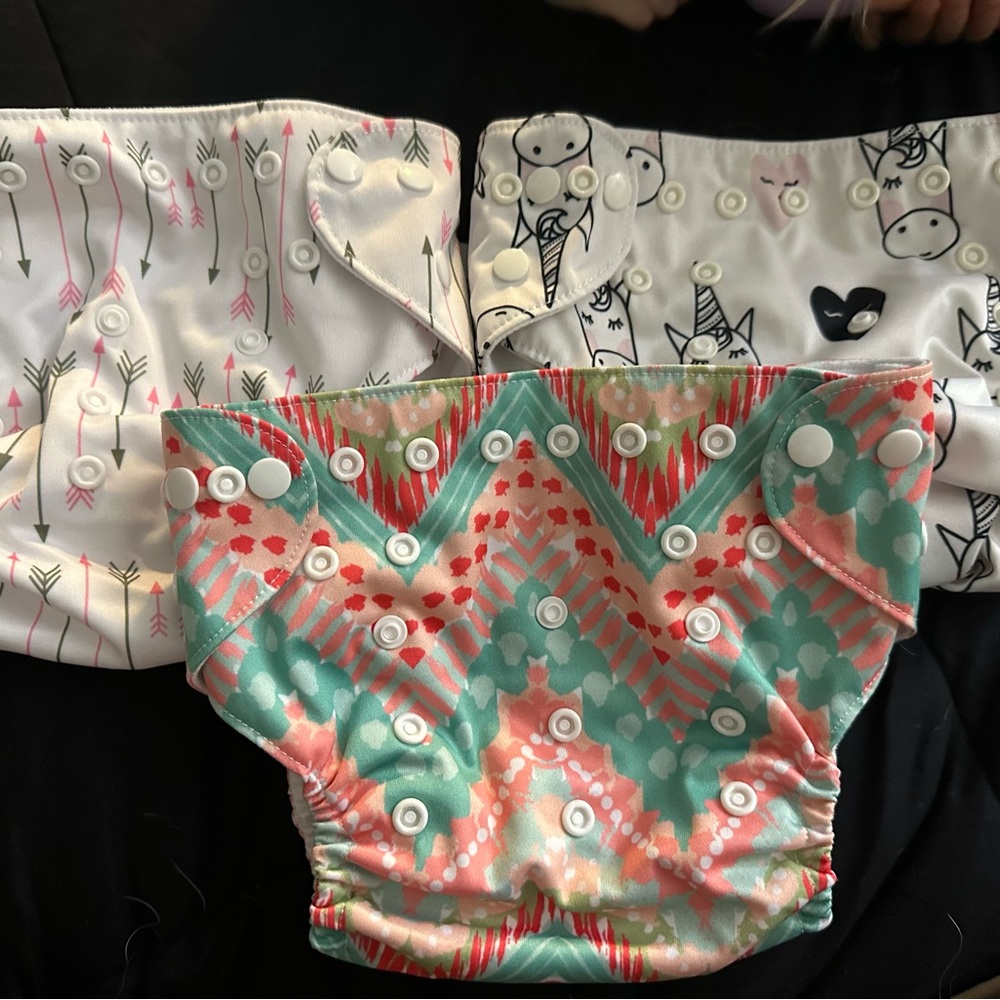 TGQ Colorful Patterned Cloth Diaper Set - Picture 2 of 3